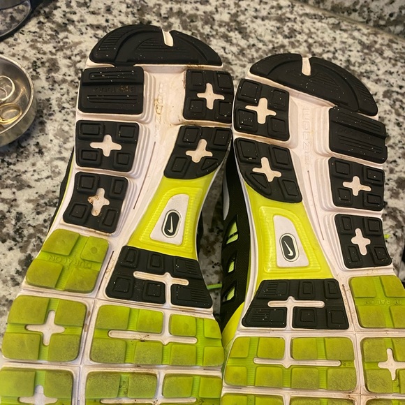 Nike Vomero 9 Running Shoes - Picture 9 of 13